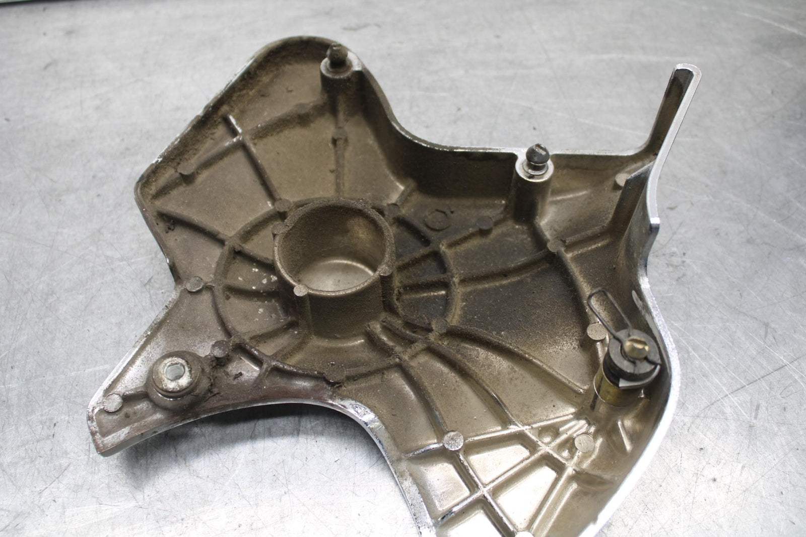 01-02 HONDA SHADOW SPIRIT 750 ENGINE SPROCKET COVER BB632