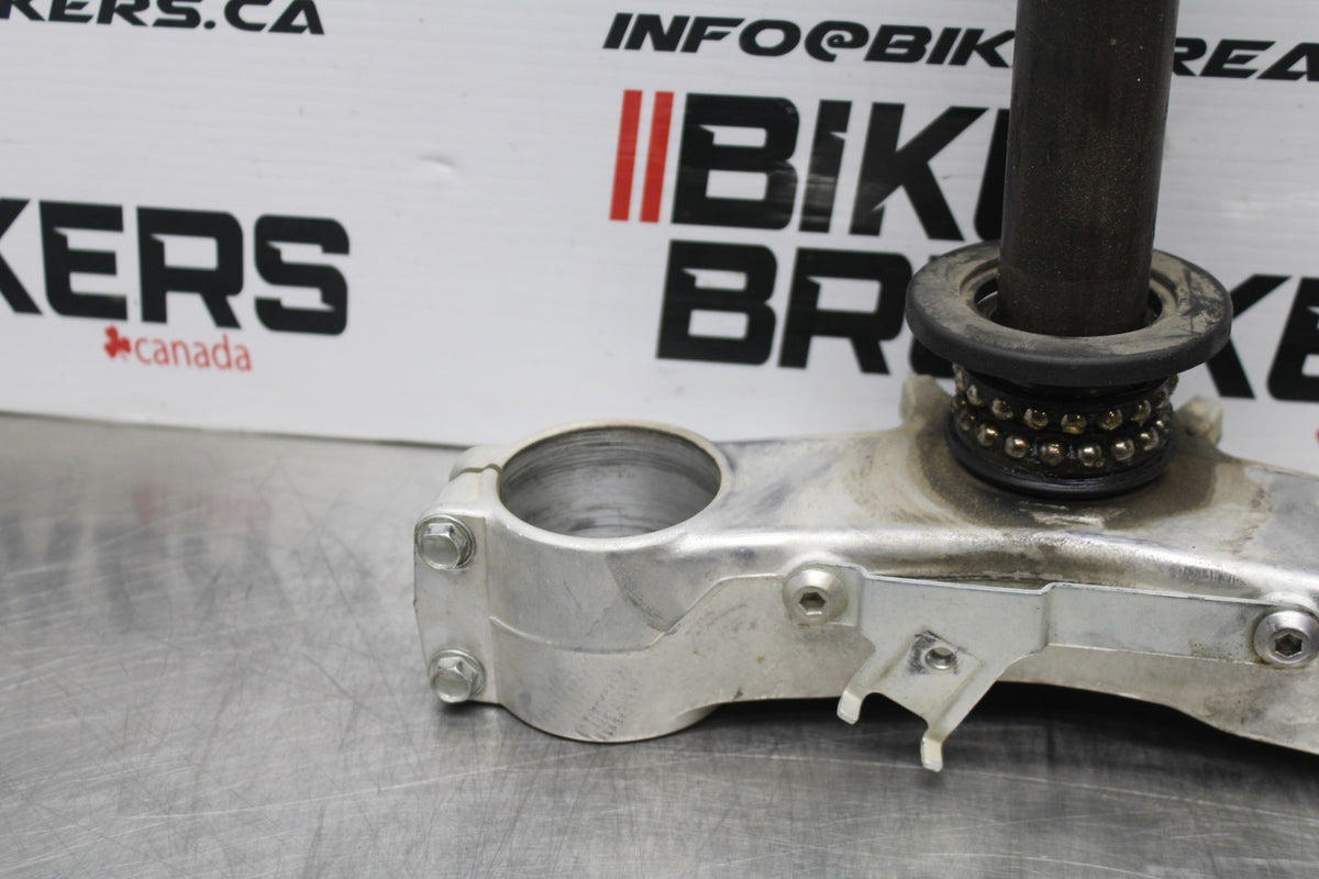 08 KAWASAKI NINJA ZX10R FRONT FORKS CLAMP LOWER TRIPLE TREE STEM BB201