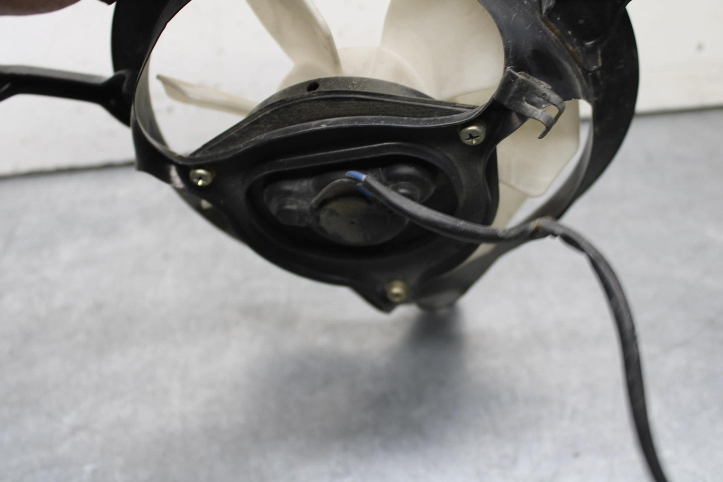 93-07 YAMAHA VMAX 1200 ENGINE RADIATOR COOLING FAN BB634