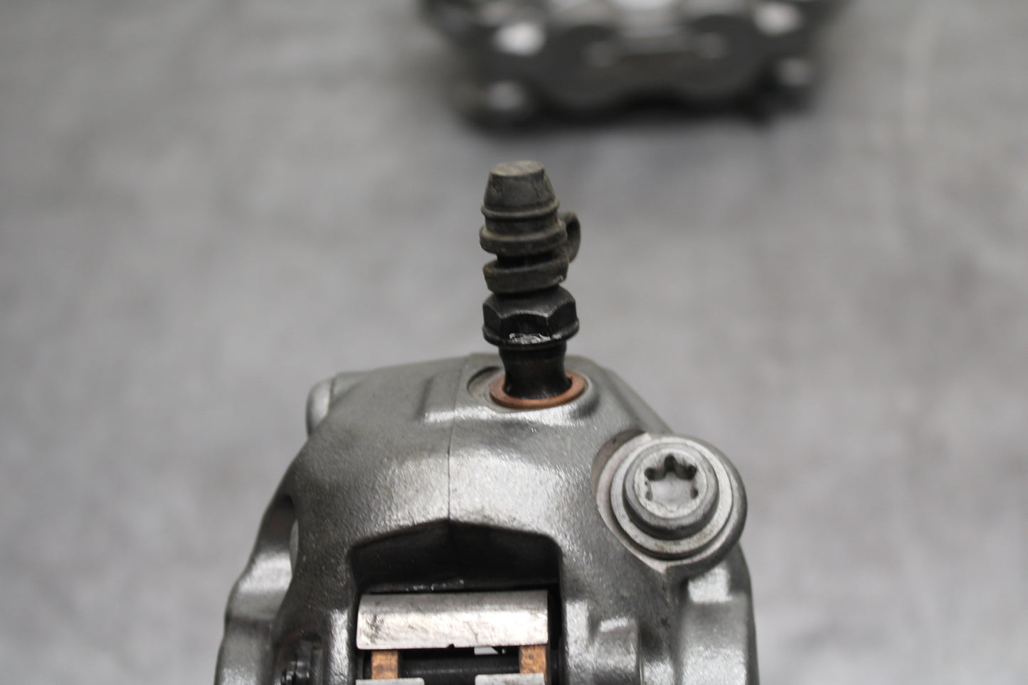 21-24 KTM 890 ADVENTURE R RIGHT LEFT FRONT BRAKE CALIPER SET PAIR CALIPERS BB723