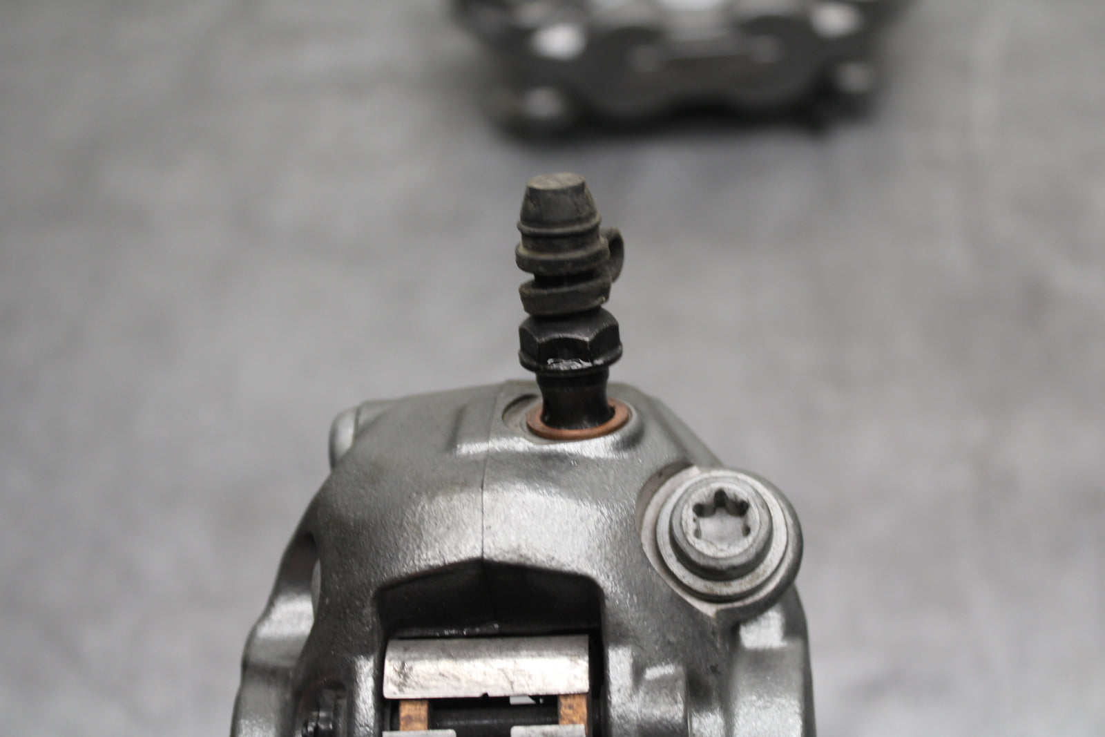 21-24 KTM 890 ADVENTURE R RIGHT LEFT FRONT BRAKE CALIPER SET PAIR CALIPERS BB723