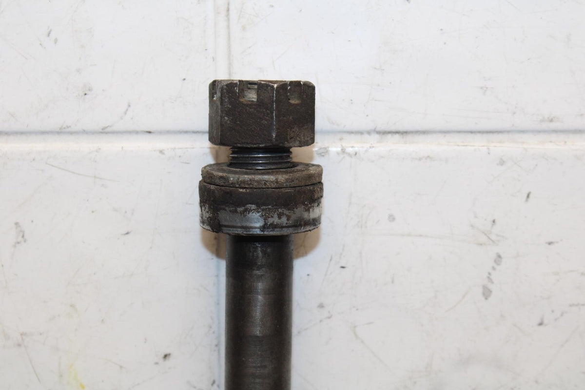75 SUZUKI GT 550 REAR AXLE BACK WHEEL RIM PIVOT BOLT AXEL BB67