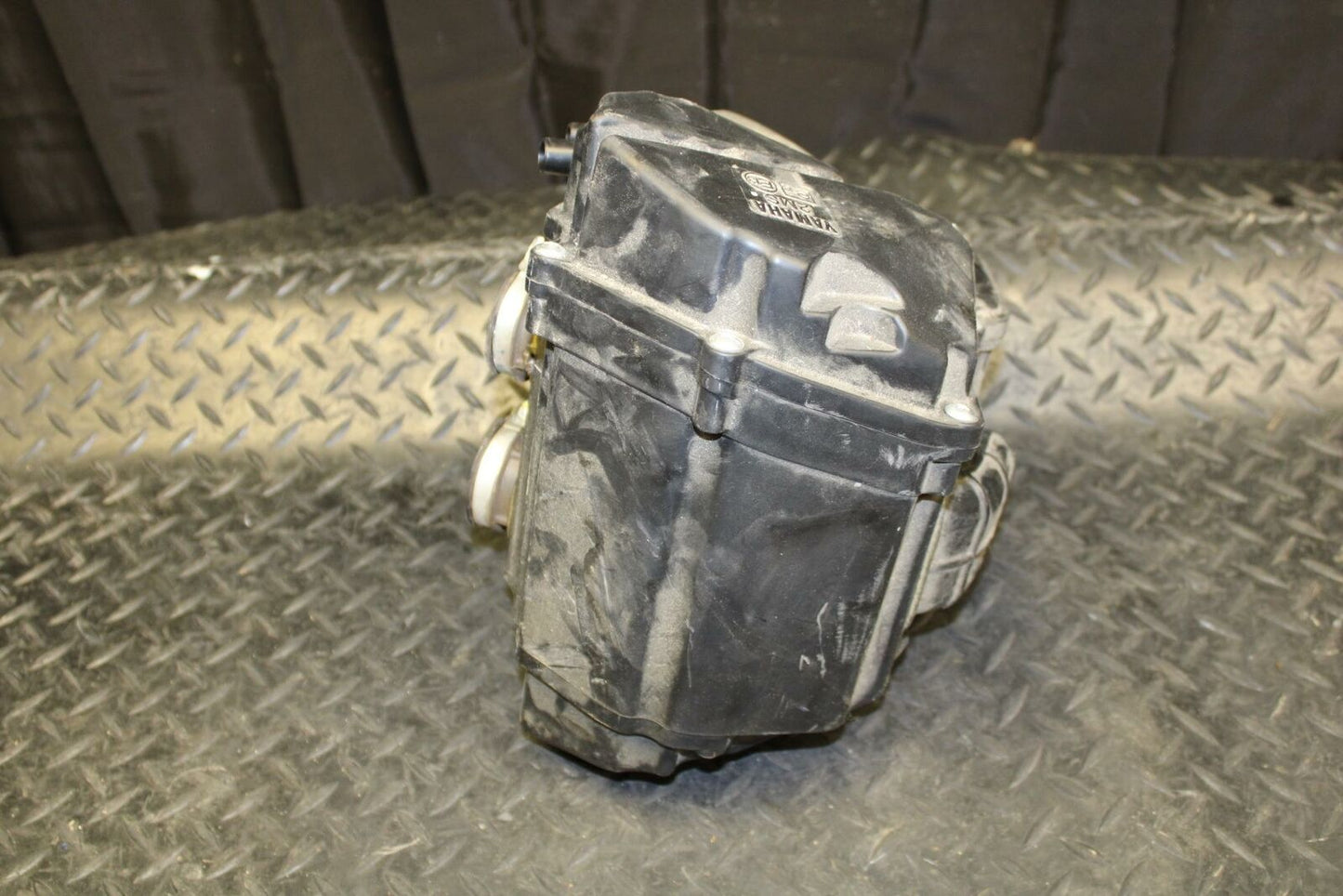 19 YAMAHA YZF R3 AIRBOX AIR INTAKE FILTER BOX BB177