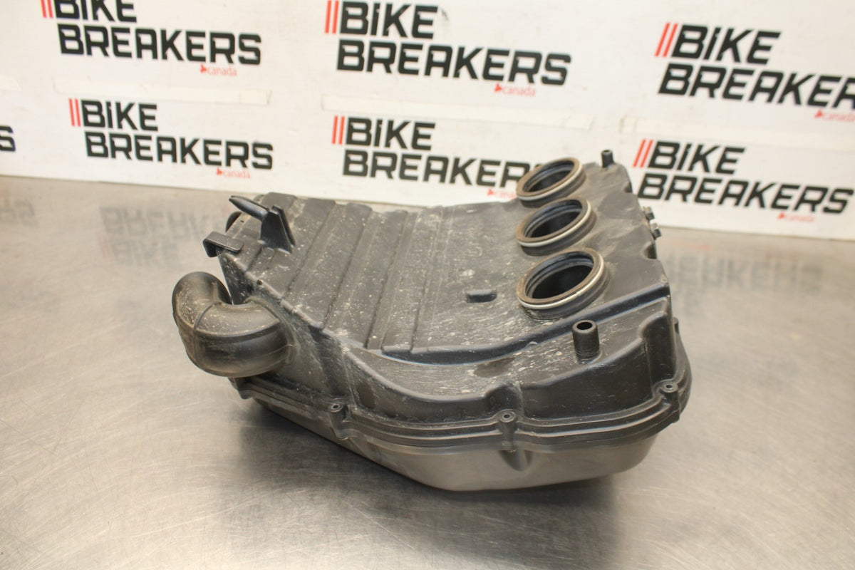 05-08 TRIUMPH SPEED TRIPLE 1050 AIRBOX AIR INTAKE FILTER BOX BB933