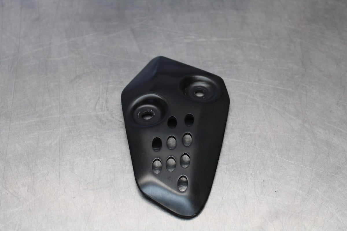 23-24 YAMAHA MT-07 LEFT REARSET REAR SET HEEL GUARD COVER  BB194