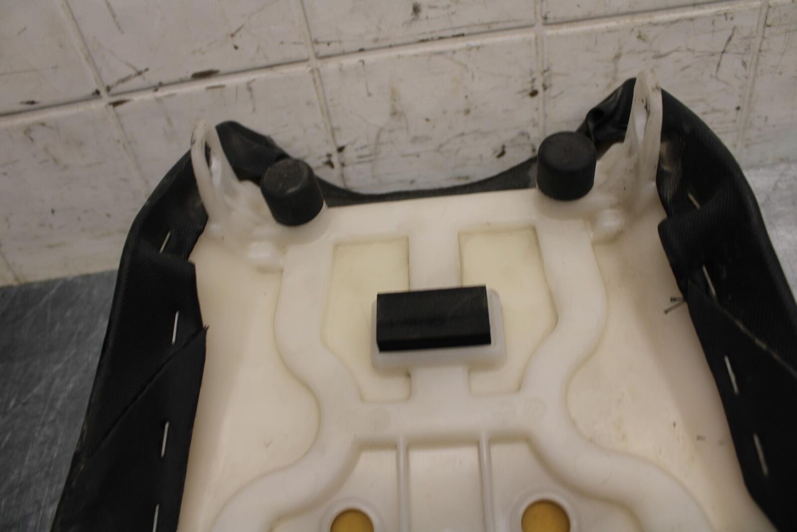 11-22 SUZUKI GSXR 600  FRONT DRIVERS SEAT PAD SADDLE  BB485