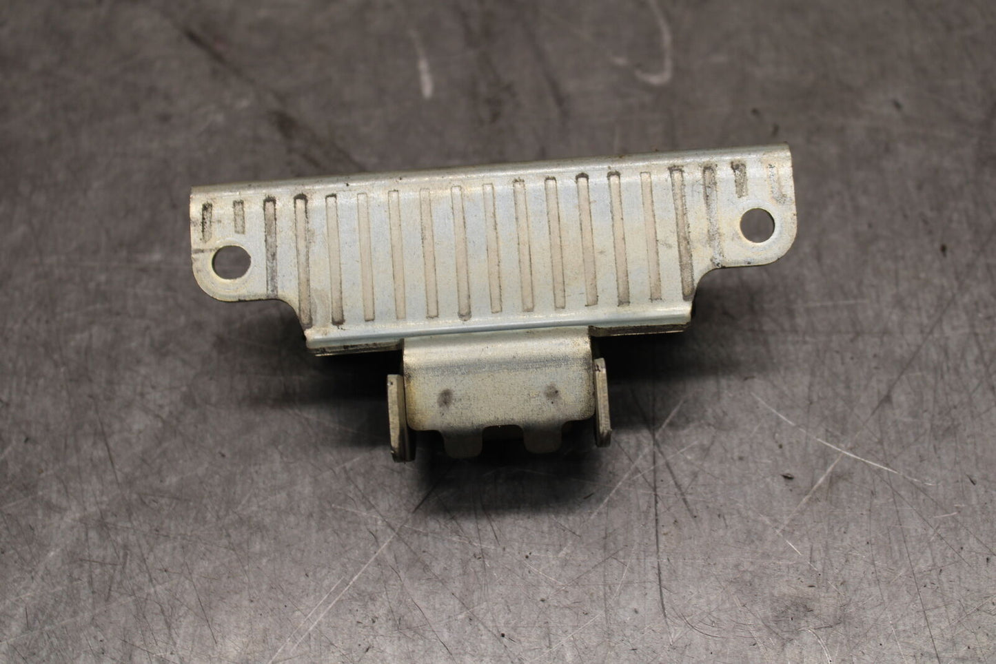 09-15 YAMAHA FZ6R GAS TANK FUEL CELL PETROL RESERVOIR BRACKET MOUNT BB719