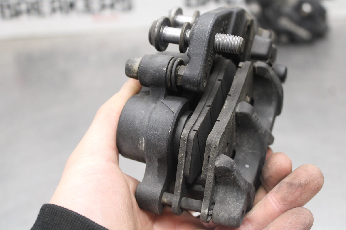 19 BMW F750GS RIGHT LEFT FRONT BRAKE CALIPER SET PAIR CALIPERS BB938