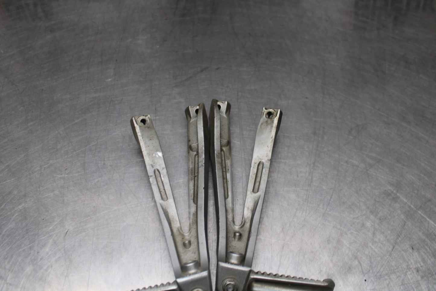 07-08 YAMAHA YZF R1 REAR BACK PASSENGER PEG SET PAIR BB771