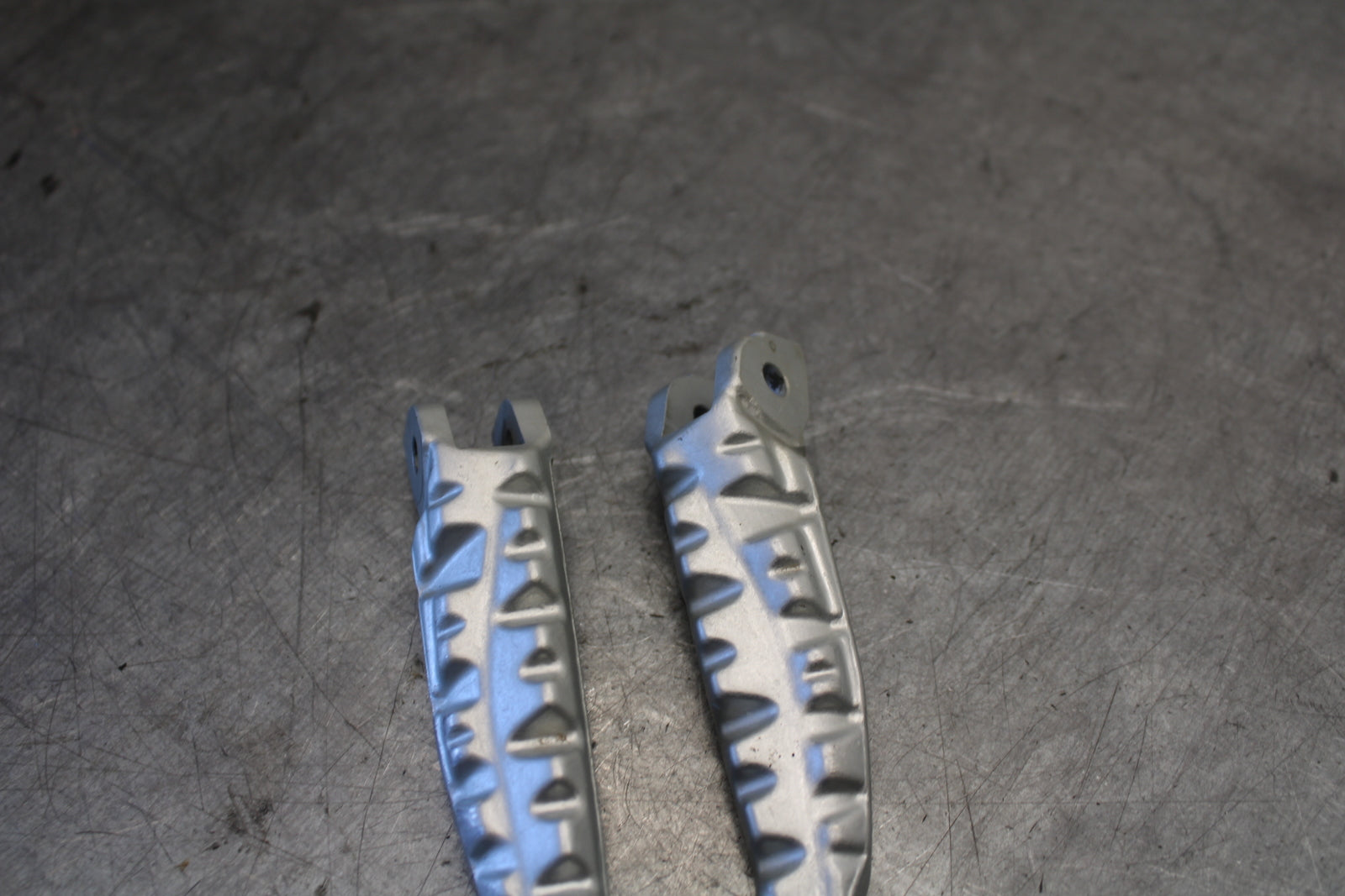 07-08 DUCATI 1098 FRONT FOOT RESTS PEGS STEPS SET PAIR BB699