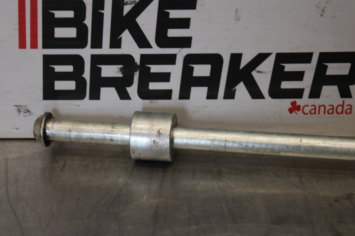 07 SUZUKI BOULEVARD M50 REAR AXLE BACK WHEEL RIM PIVOT BOLT AXEL BB897