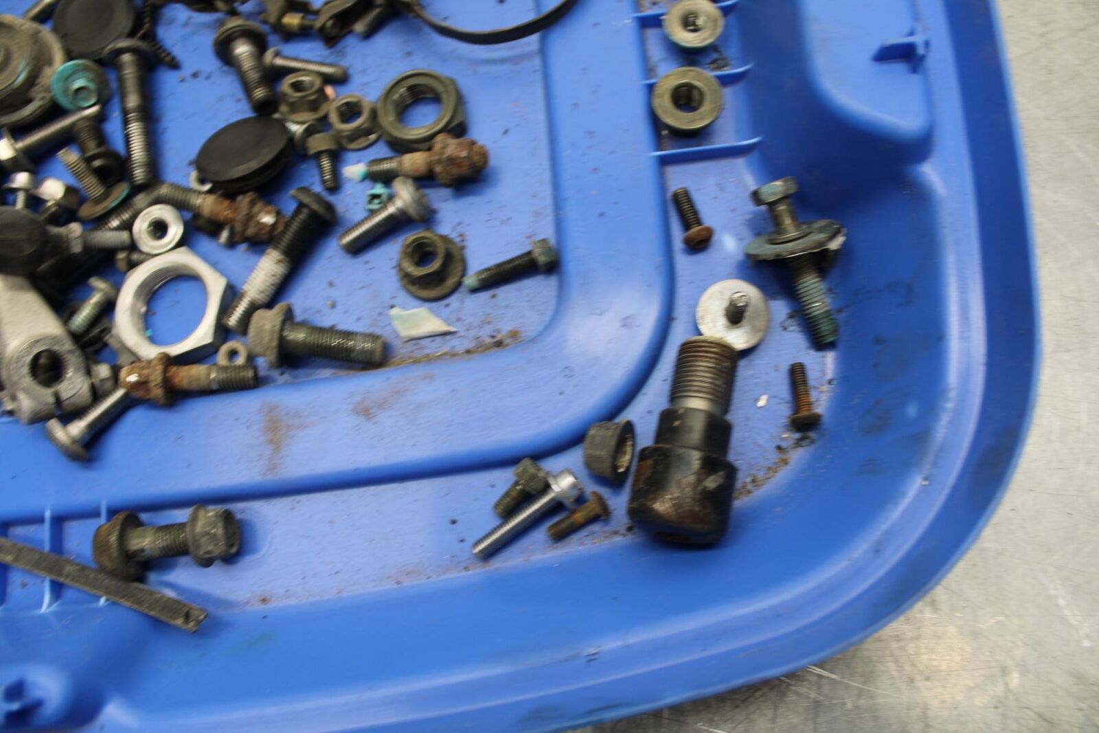 03-04 YAMAHA YZF R6  LEFTOVER MOUNTING BOLTS HARDWARE MOTOR SCREWS BB481