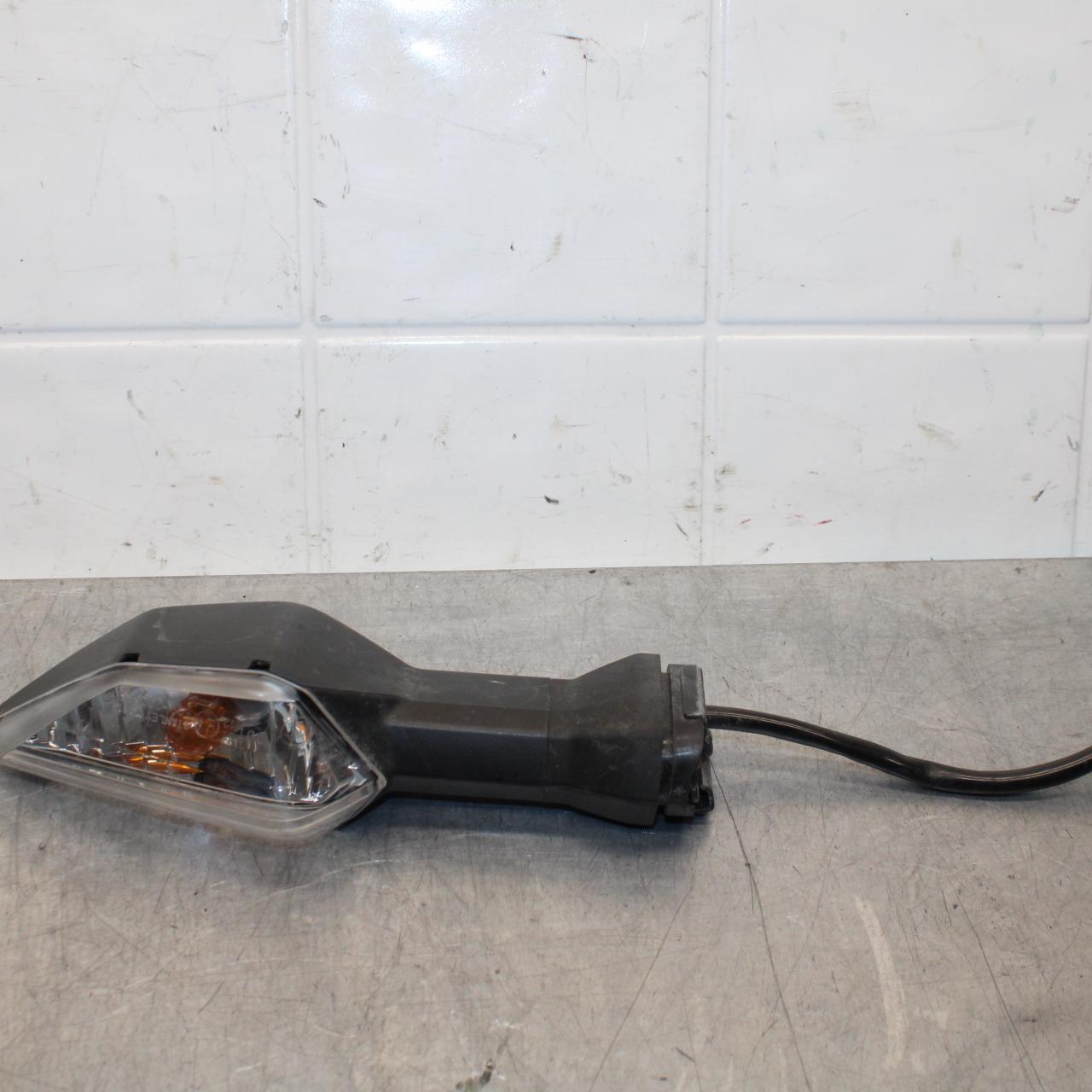 20 KAWASAKI Z400 ER400 ABS LEFT FRONT TURN SIGNAL LIGHT INDICATOR BB586