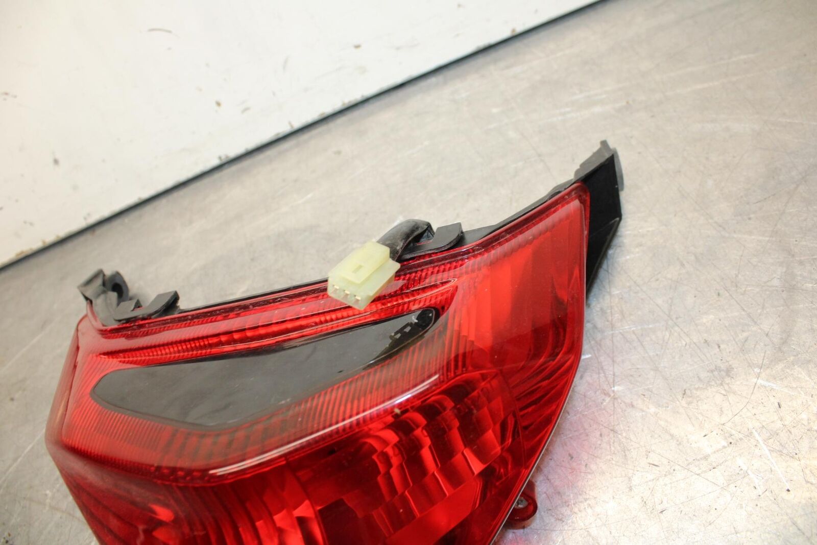 07-12 SUZUKI BANDIT GSF 650 F GSX650F/ REAR TAIL TAILLIGHT BACK BRAKE LIGHT BB90