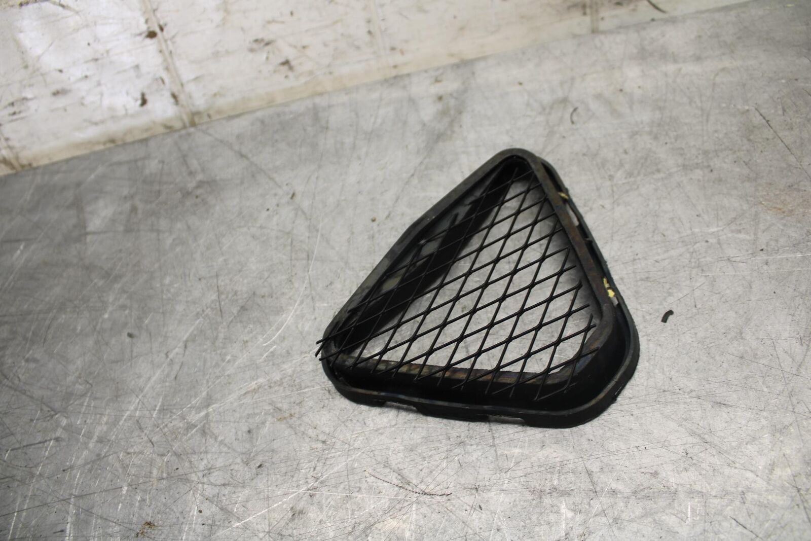 19-20 KAWASAKI NINJA ZX6R AIR INTAKE GRILL BB517