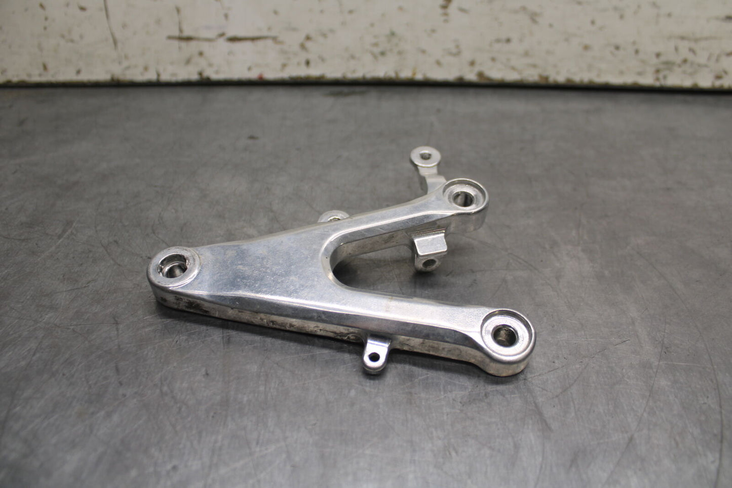 08-09 YAMAHA YZF R6S RIGHT REARSET REAR SET DRIVER FOOT PEG BRACKET MOUNT BB114