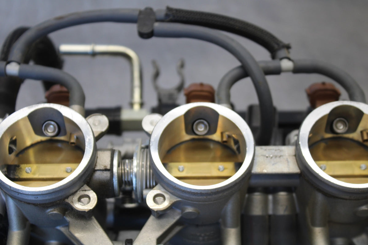 18 SUZUKI GSXR750 MAIN FUEL INJECTORS / THROTTLE BODIES BB891