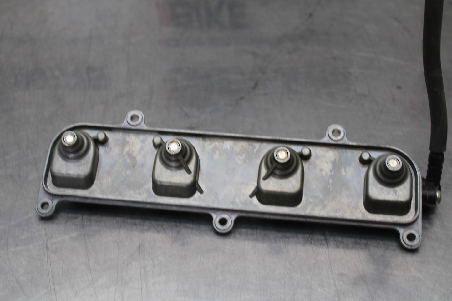 07-08 KAWASAKI NINJA ZX6R SECONDARY FUEL INJECTORS TOP AIRBOX GAS RAIL BB203