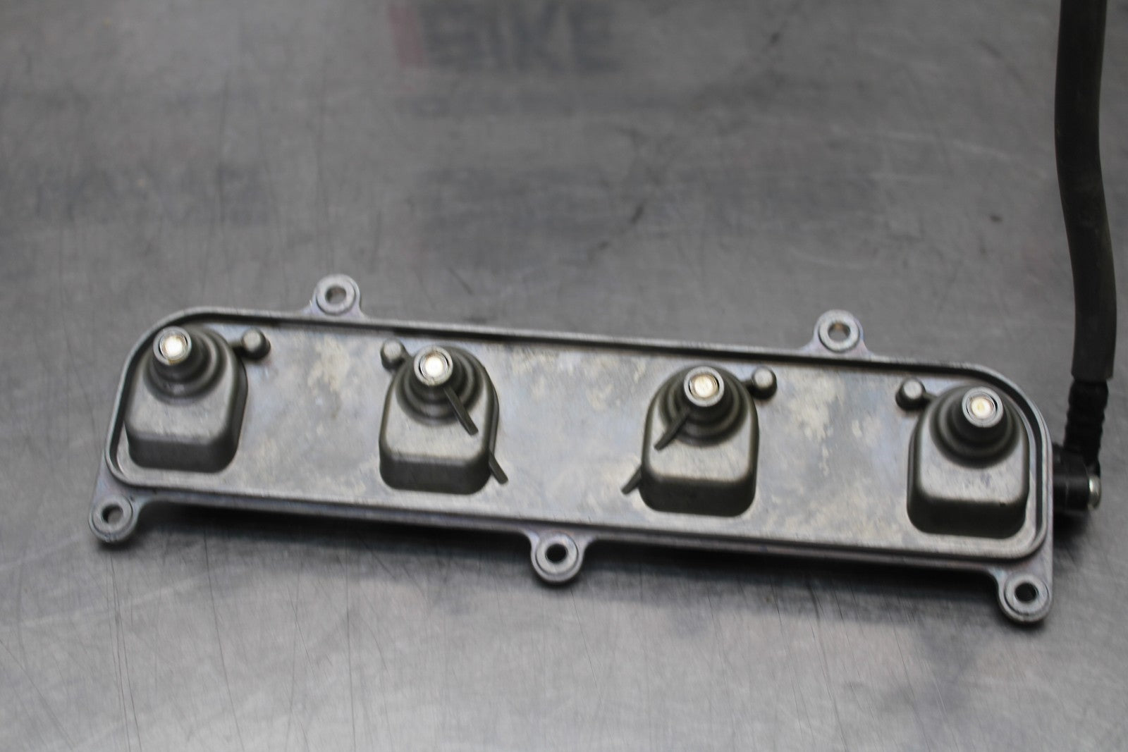 07-08 KAWASAKI NINJA ZX6R SECONDARY FUEL INJECTORS TOP AIRBOX GAS RAIL BB203