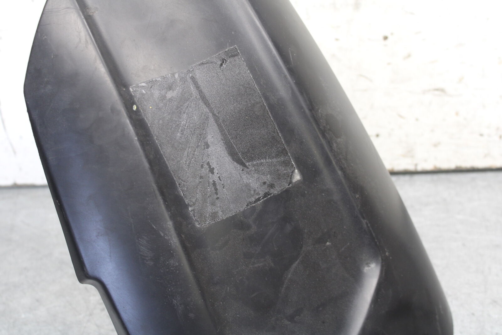 08-09 YAMAHA YZF R6S REAR BACK WHEEL TIRE HUGGER FENDER  BB690