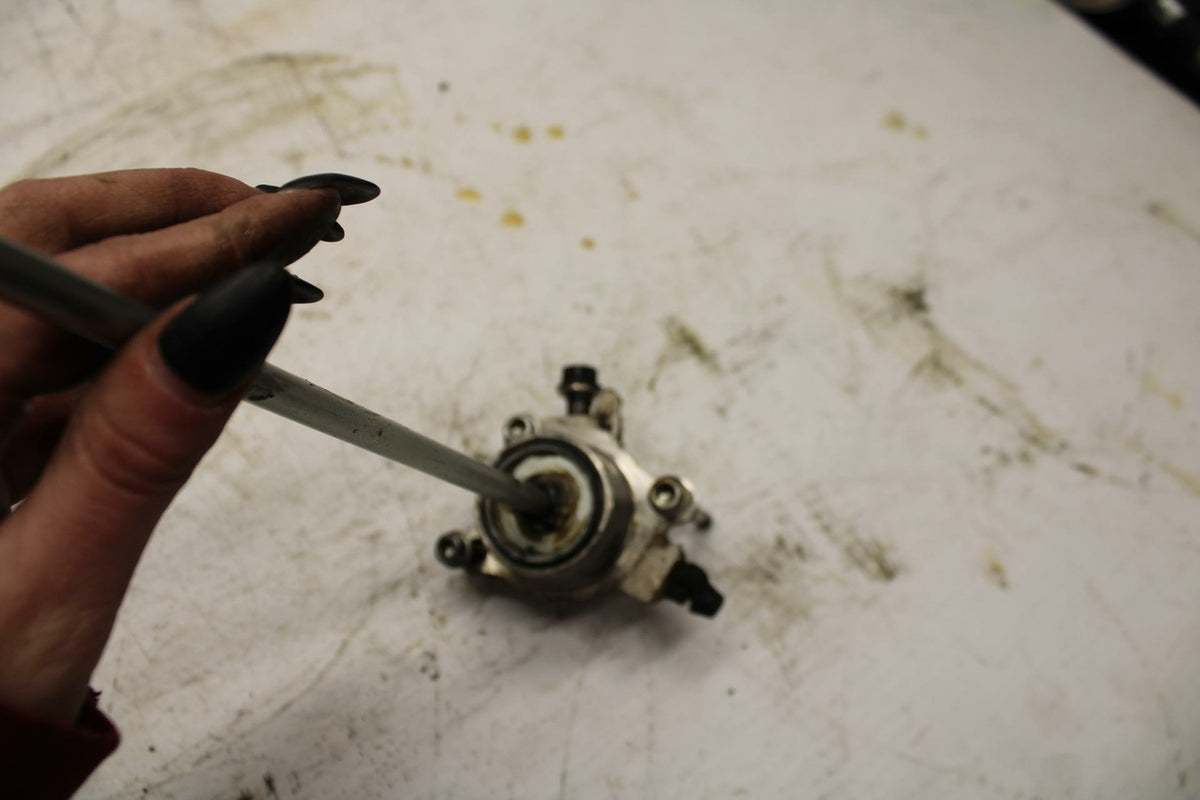 05-07 HONDA VTX1800F2 CLUTCH SLAVE PISTON CYLINDER BB351