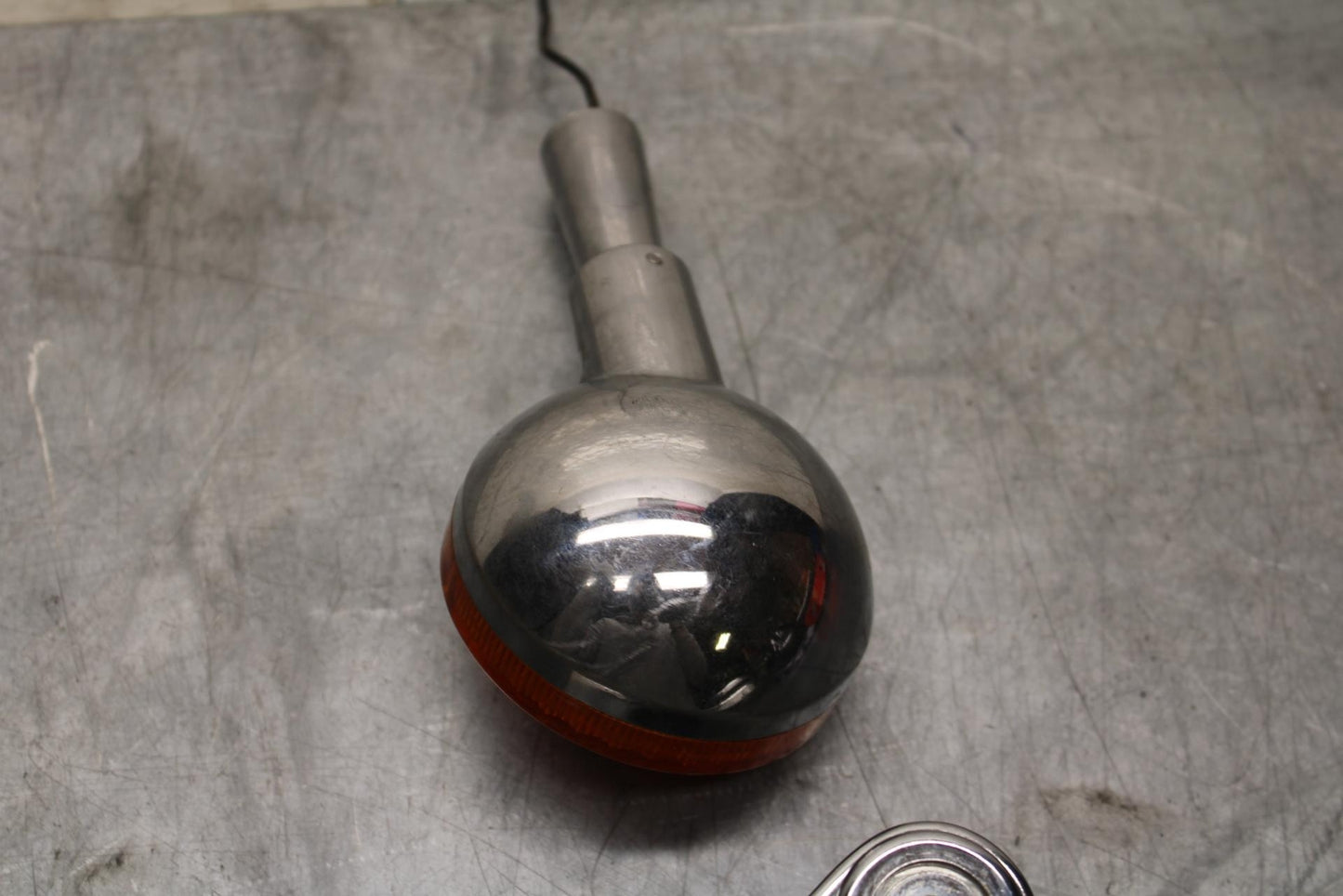 1977 Yamaha XS750 LEFT FRONT TURN SIGNAL LIGHT INDICATOR BB554