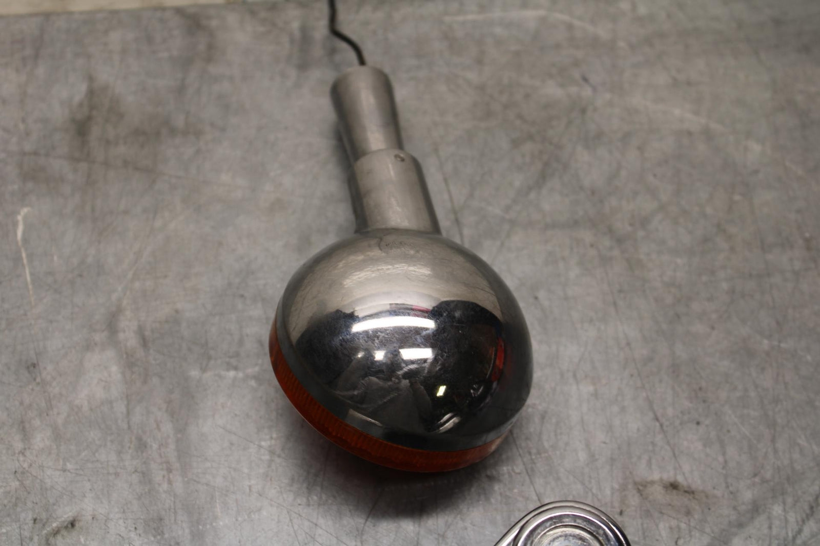 1977 Yamaha XS750 LEFT FRONT TURN SIGNAL LIGHT INDICATOR BB554