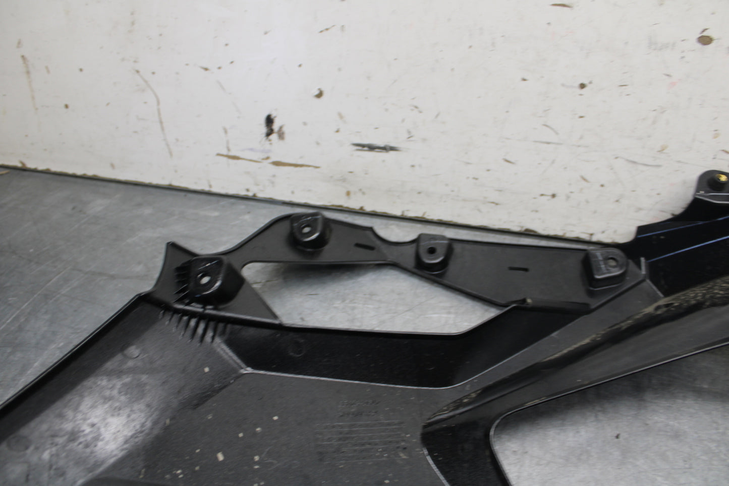 18-23 KAWASAKI NINJA 400 RIGHT MID UPPER SIDE FAIRING COWL PLASTIC BB660