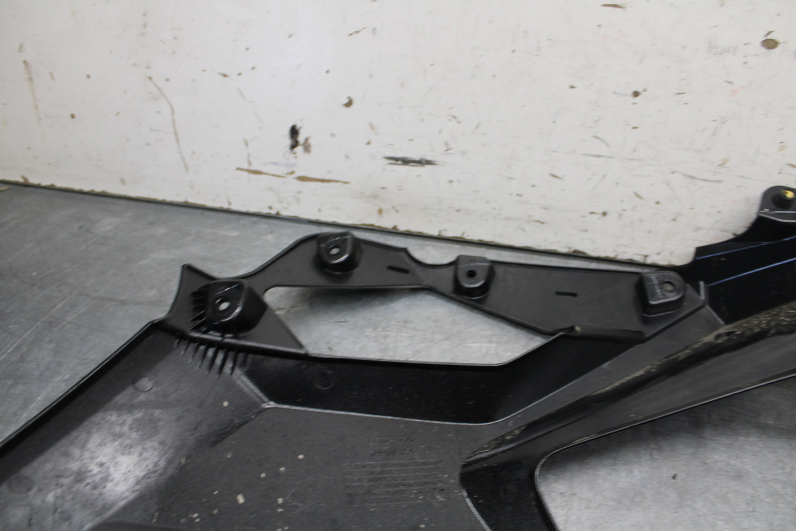 18-23 KAWASAKI NINJA 400 RIGHT MID UPPER SIDE FAIRING COWL PLASTIC BB660