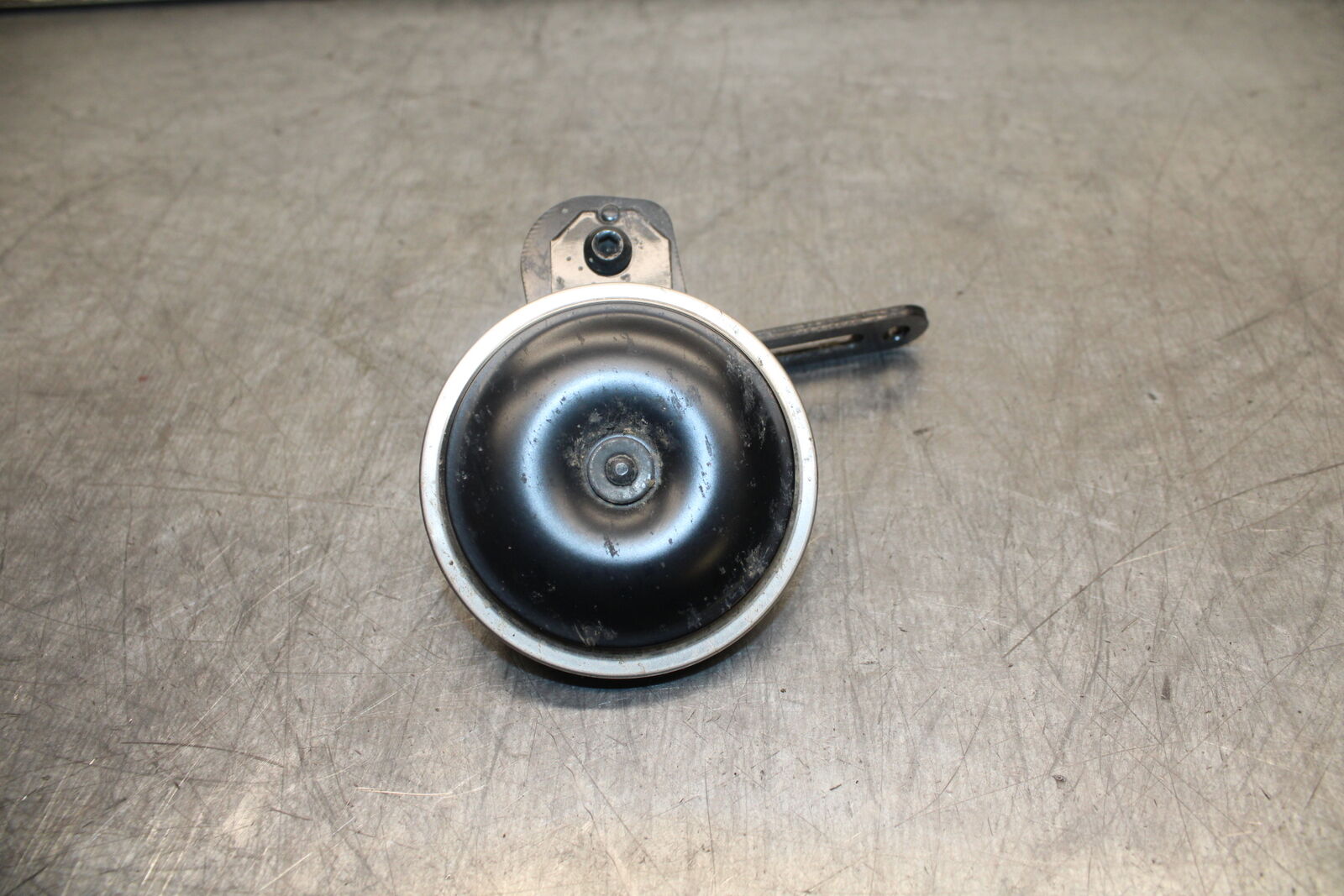22-24 YAMAHA XSR900 HORN SIGNAL BB710
