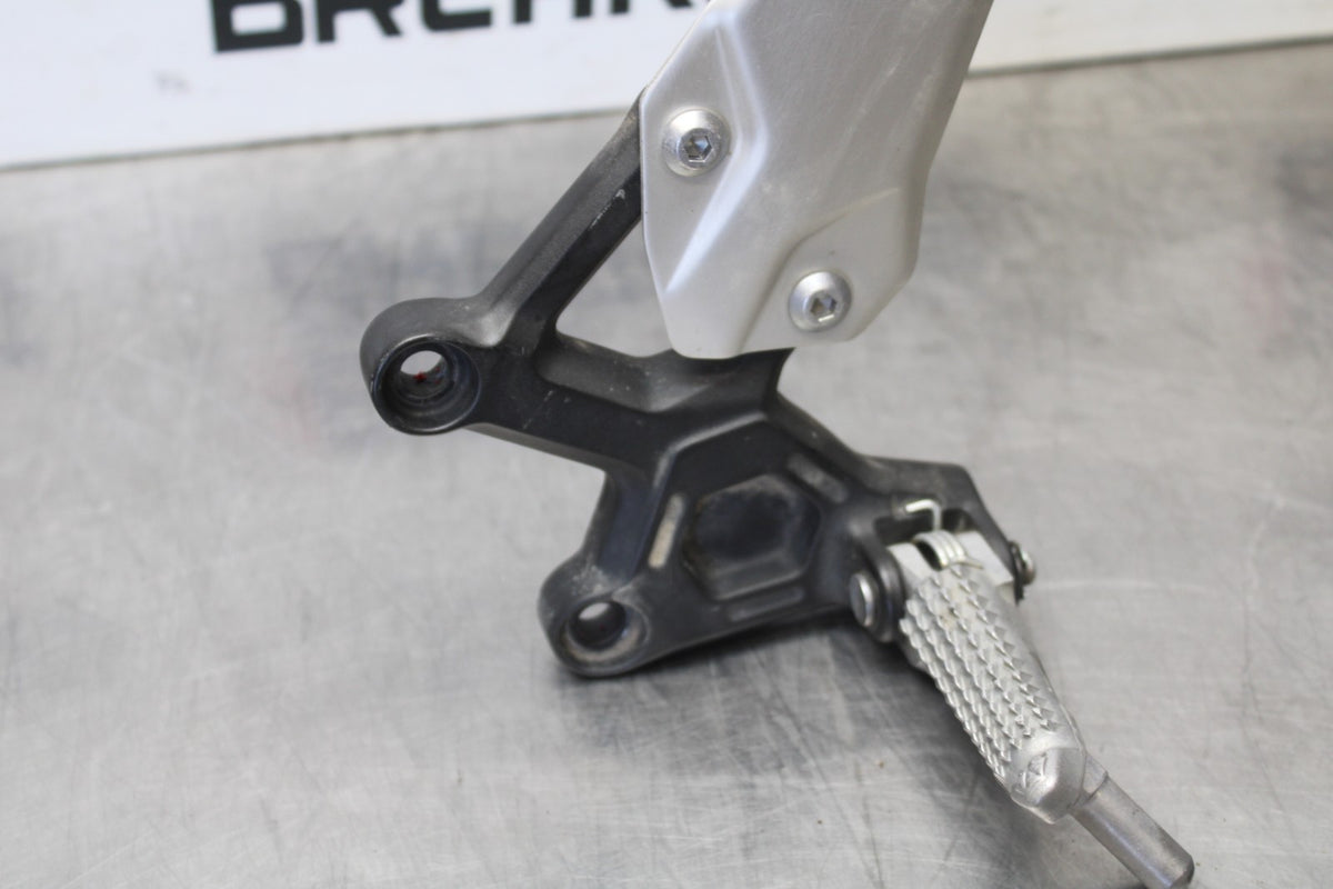 23-26 KAWASAKI NINJA ZX4RR LEFT REARSET REAR SET DRIVER FOOT PEG REST STOP BB898