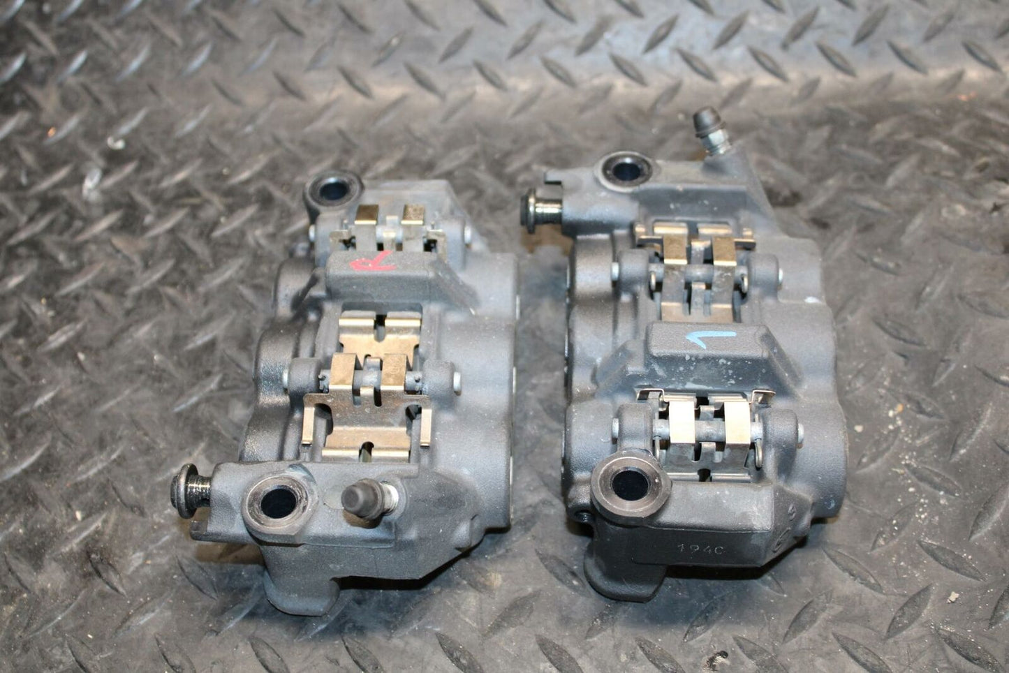 09-14 YAMAHA YZF R1 RIGHT LEFT FRONT BRAKE CALIPER SET PAIR CALIPERS BB192