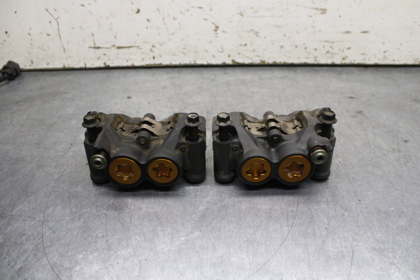 06-07 YAMAHA YZF R6 RIGHT LEFT FRONT BRAKE CALIPER SET PAIR CALIPERS BB742