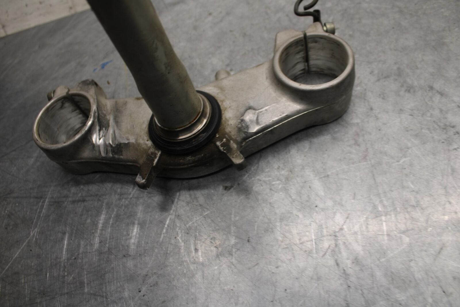 2004 Kawasaki Ninja ZX6RR ZX600M FRONT FORKS CLAMP LOWER TRIPLE TREE STEM