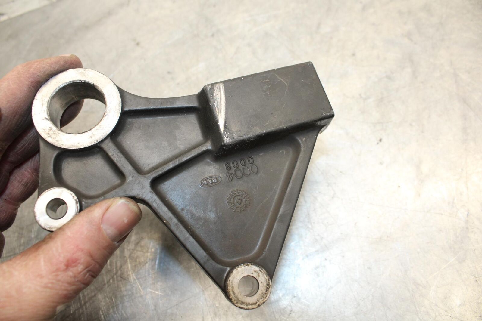 2005 Kawasaki Ninja ZX6R ZX636C REAR BRAKE CALIPER HANGER BACK MOUNTING  BB03