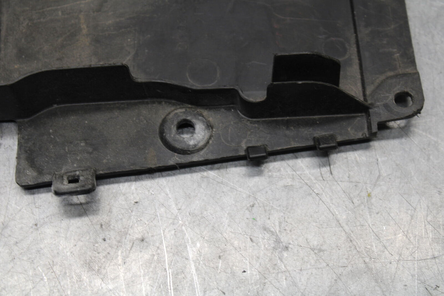 09-12 KAWASAKI NINJA ZX6R ZX600R REAR UNDERTAIL BATTERY TRAY PLASTIC BB656