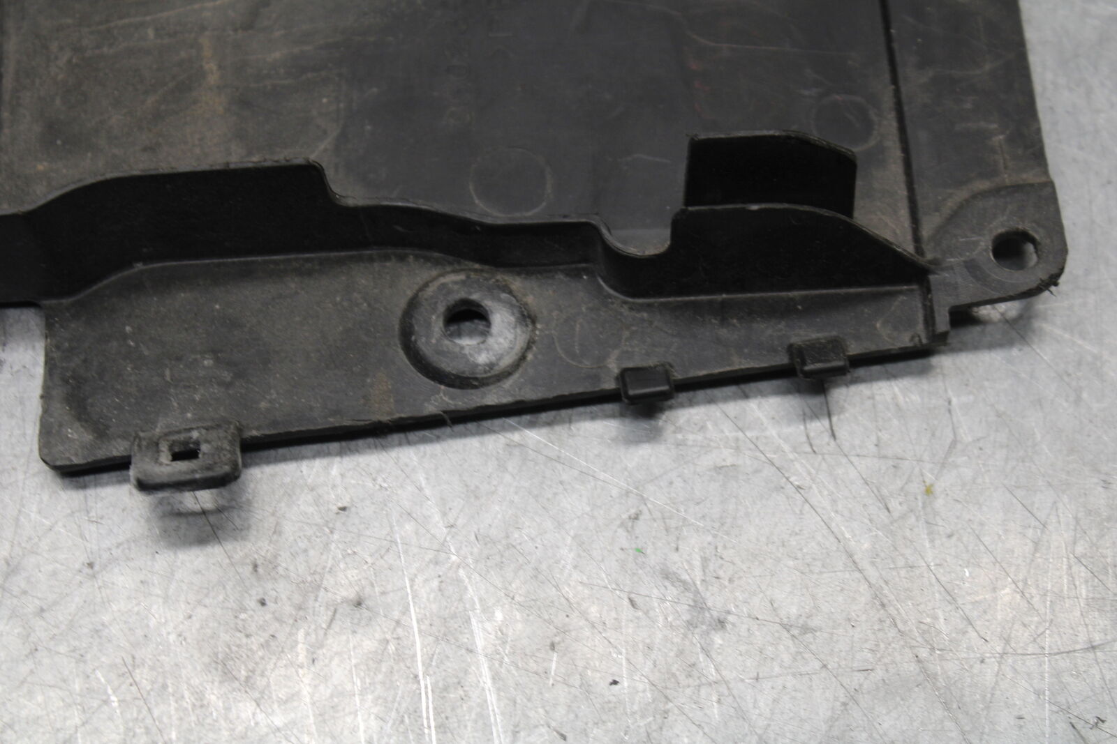 09-12 KAWASAKI NINJA ZX6R ZX600R REAR UNDERTAIL BATTERY TRAY PLASTIC BB656