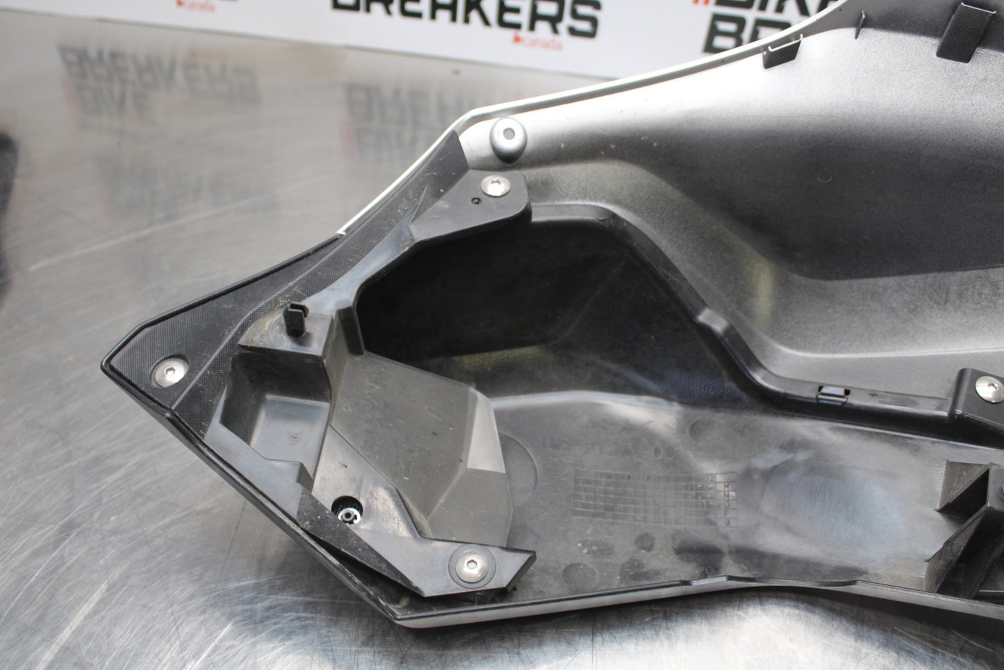 14-17 YAMAHA FZ07 RIGHT LOWER MID UPPER SIDE FAIRING COWL  BB162