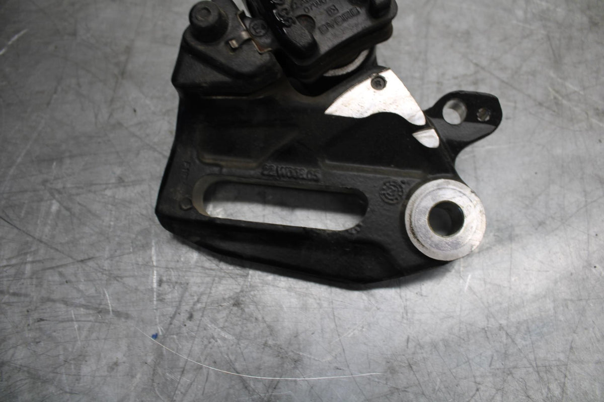21 HUSQVARNA VITPILEN 401 REAR BACK BRAKE CALIPER W MOUNT BRACKET BB467