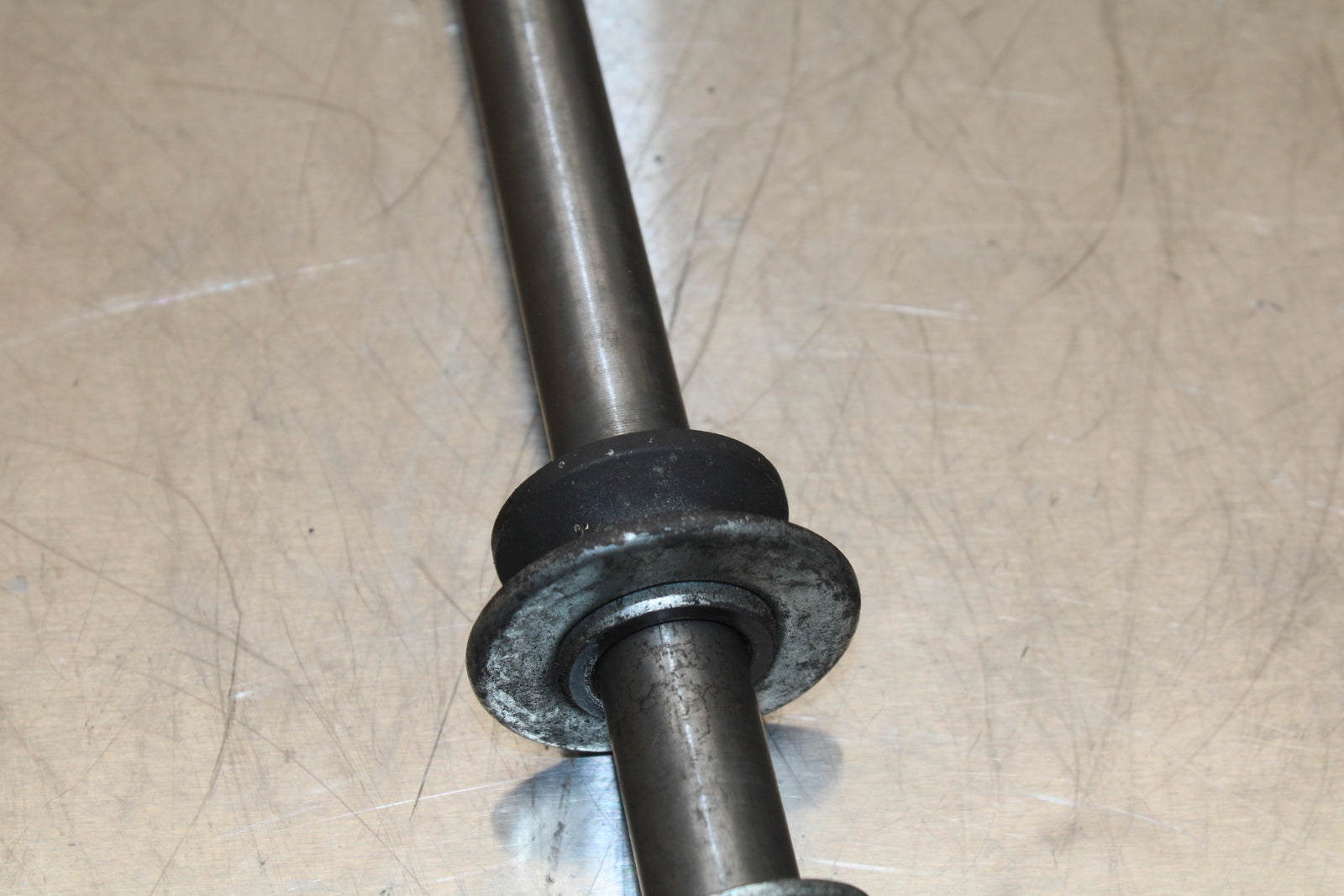 86 SUZUKI GS750ES REAR AXLE BACK WHEEL RIM PIVOT BOLT AXEL BB140