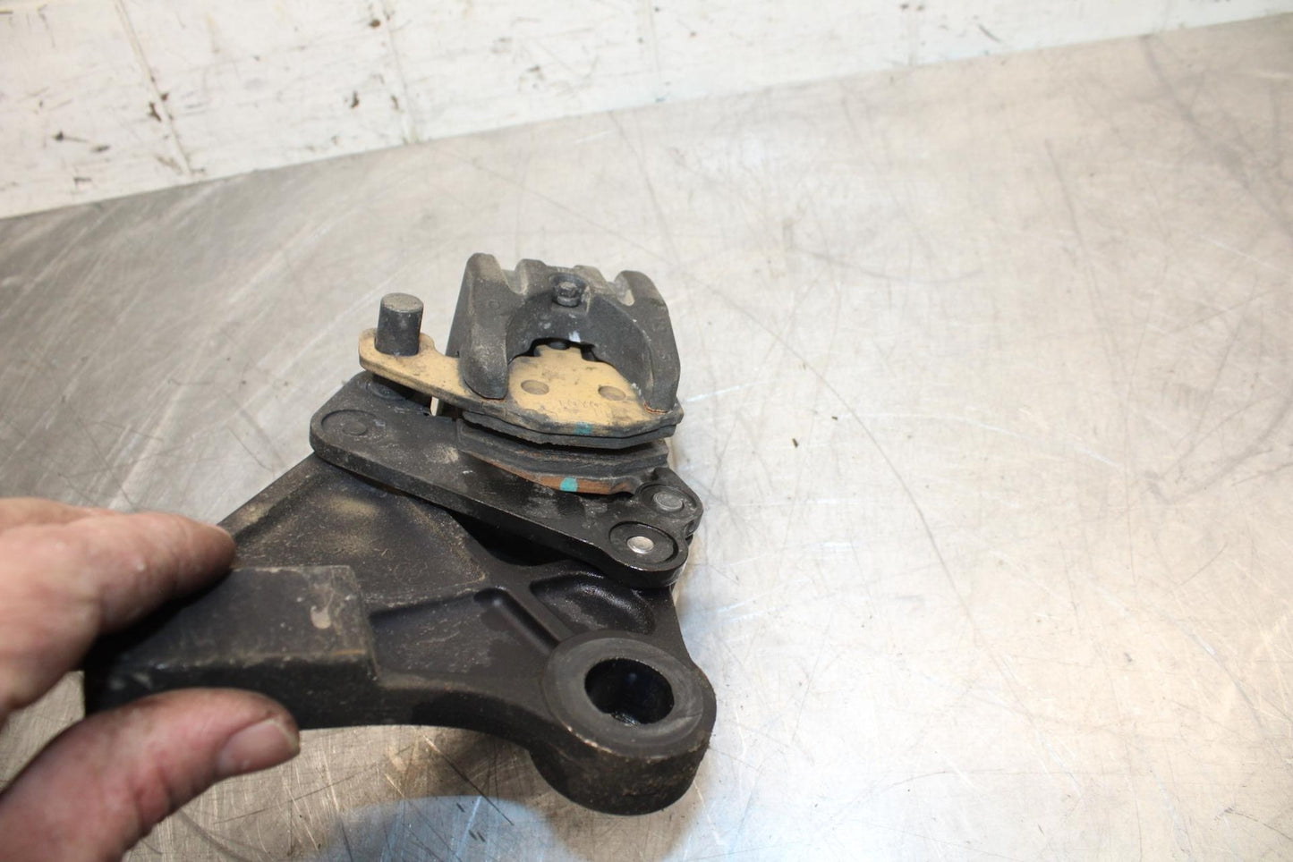 11-14 KAWASAKI VERSYS 650 LE 650C REAR BACK BRAKE CALIPER W MOUNT BRACKET BB498