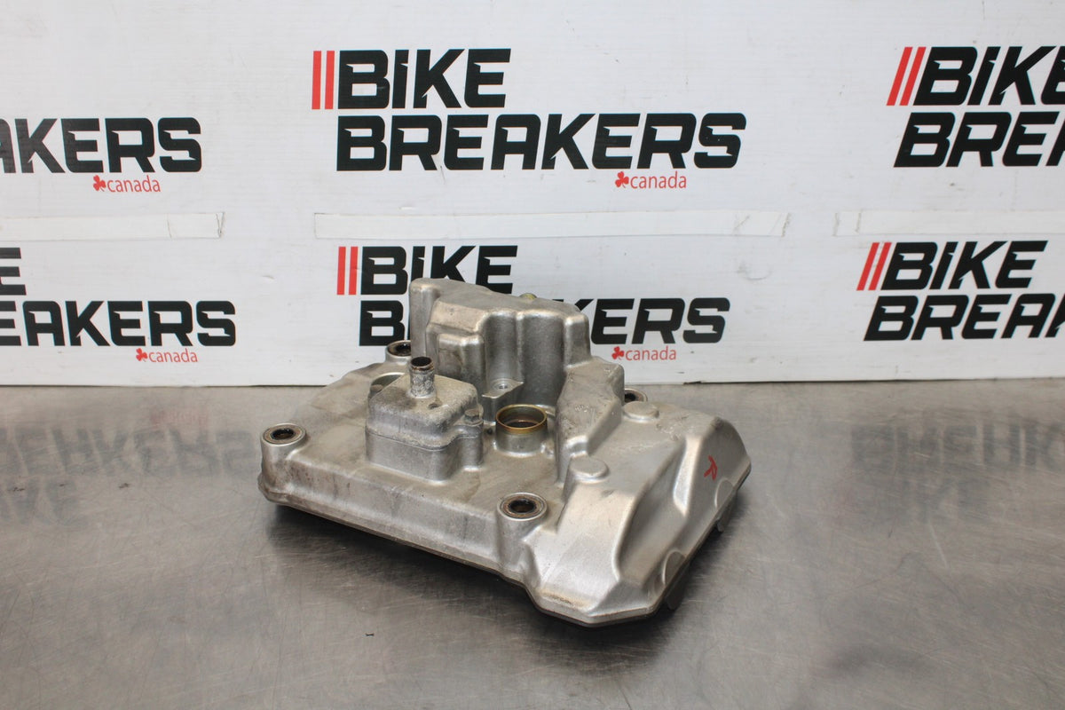06-07 HONDA INTERCEPTOR 800 VFR800 REAR ENGINE CYLINDER HEAD COVER BB917
