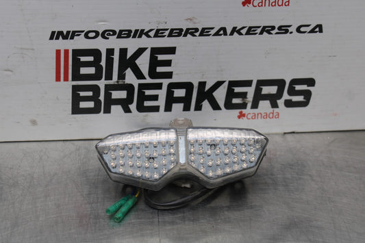 05 YAMAHA YZF R6 REAR TAIL TAILLIGHT BACK BRAKE LIGHT BB814