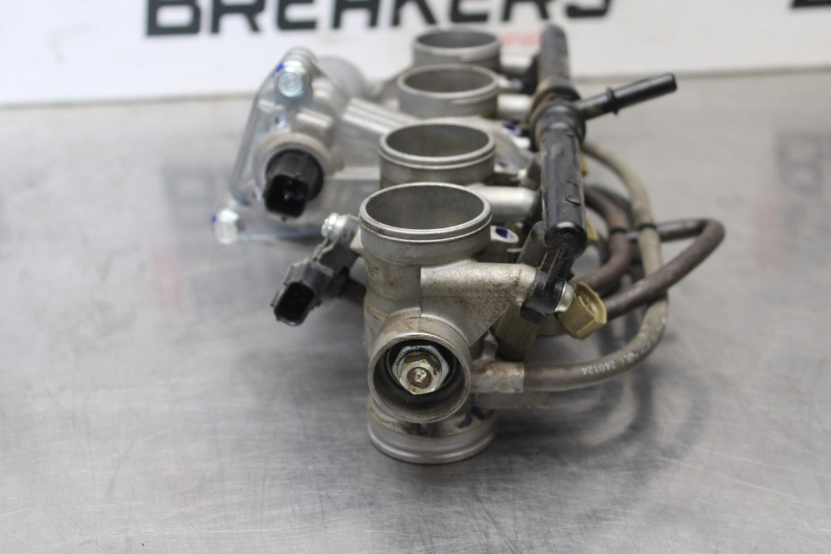 23-26 KAWASAKI NINJA ZX4RR MAIN FUEL INJECTORS / THROTTLE BODIES BB872