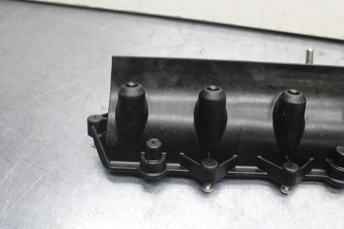 2007 Yamaha YZF R6 SECONDARY FUEL INJECTORS TOP AIRBOX GAS RAIL BB80