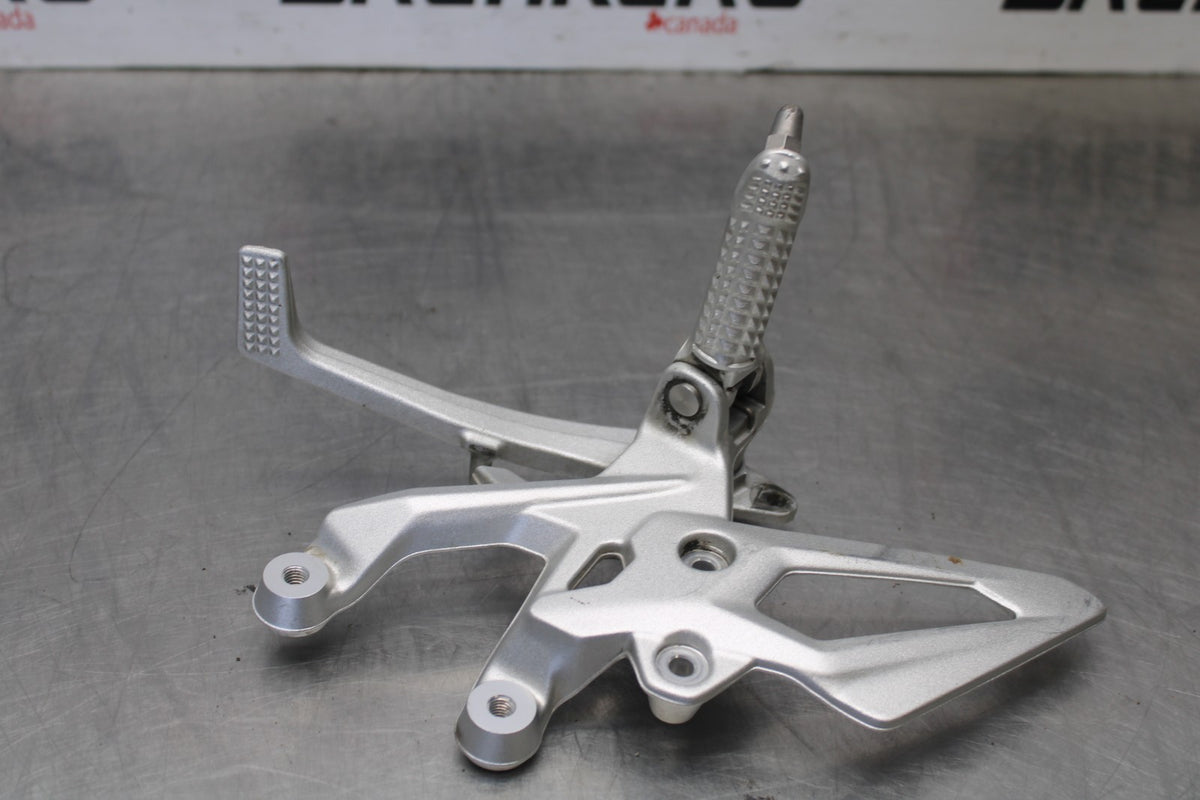 17-20 BMW S1000R RIGHT REARSET REAR SET DRIVER FOOT PEG REST STOP BB909