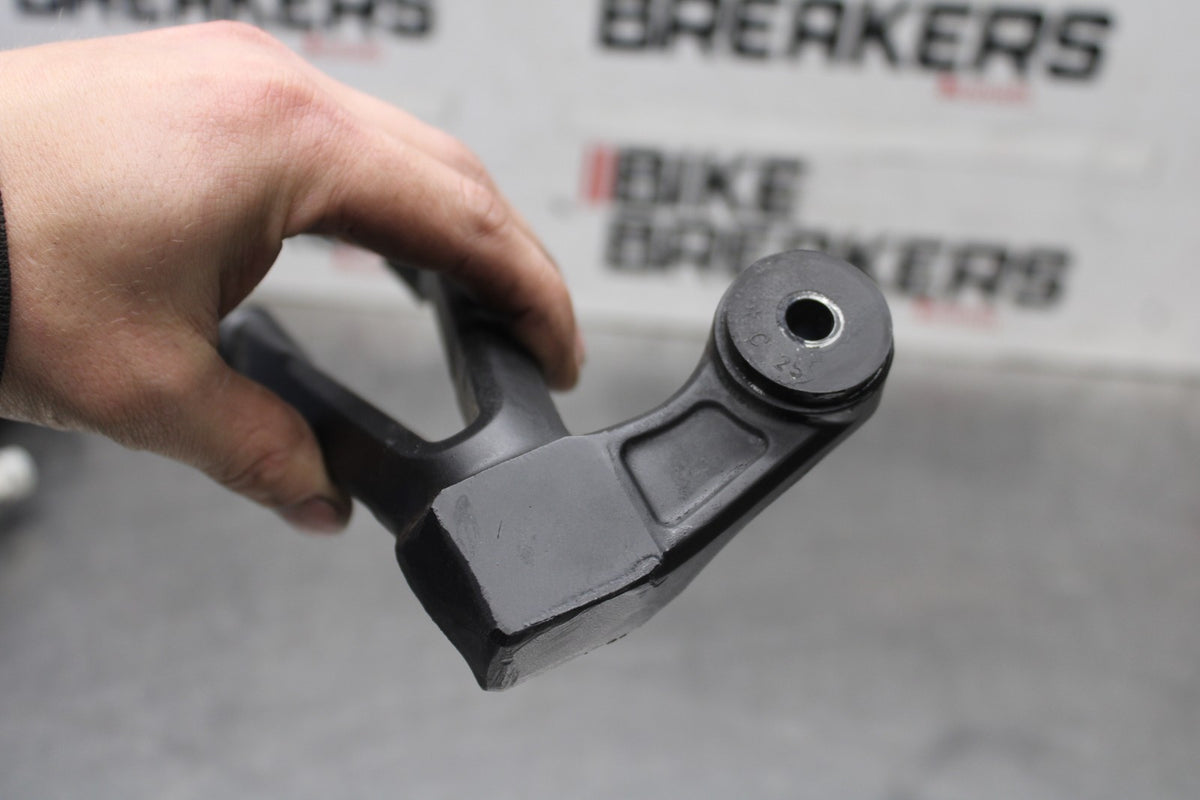 07-08 SUZUKI GSXR1000 EXHAUST PIPE MUFFLER HANGER MOUNT BB944