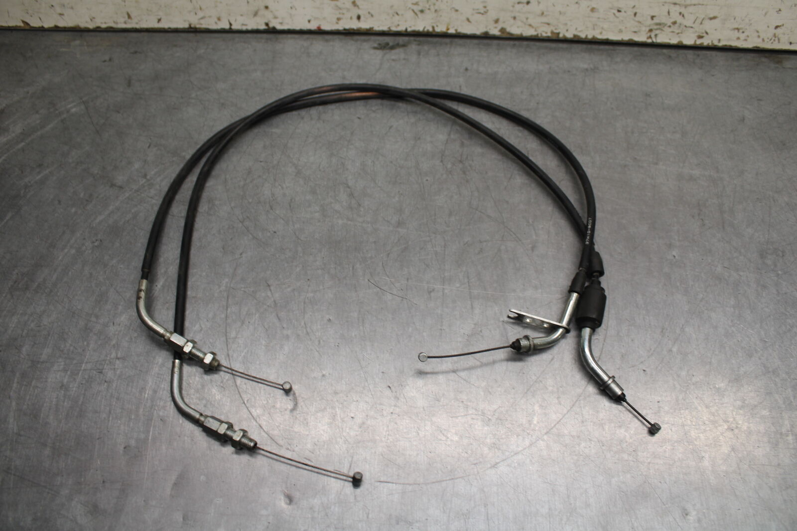 08-10 SUZUKI GSXR750 THROTTLE CABLES LINES BB113