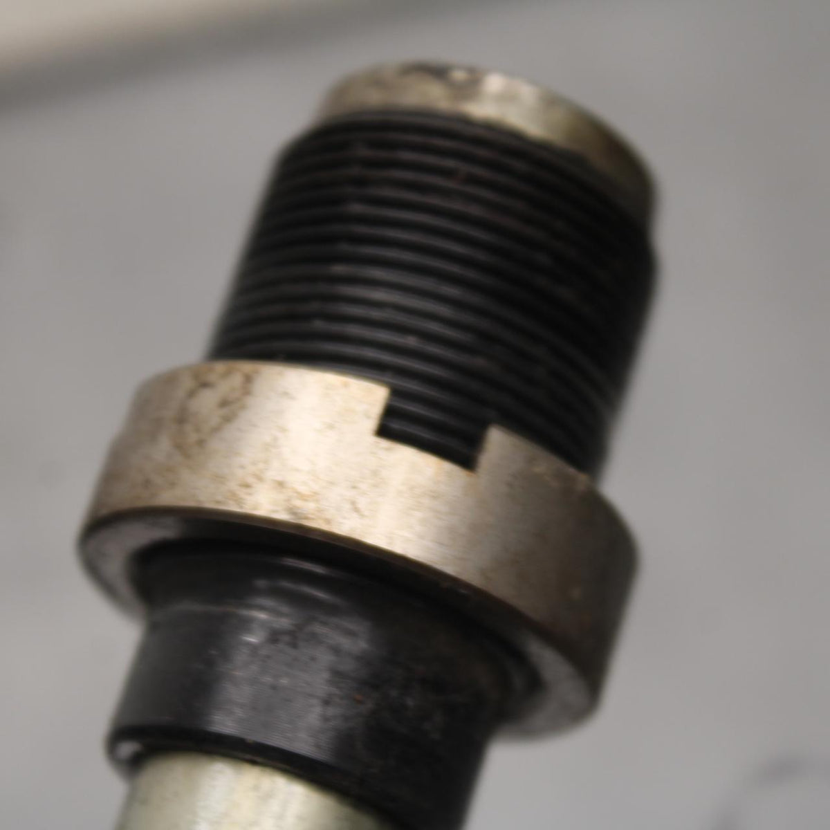 21 KAWASAKI NINJA ZX6R REAR BACK SWINGARM BOLT SUSPENSION PIVOT AXLE BB647