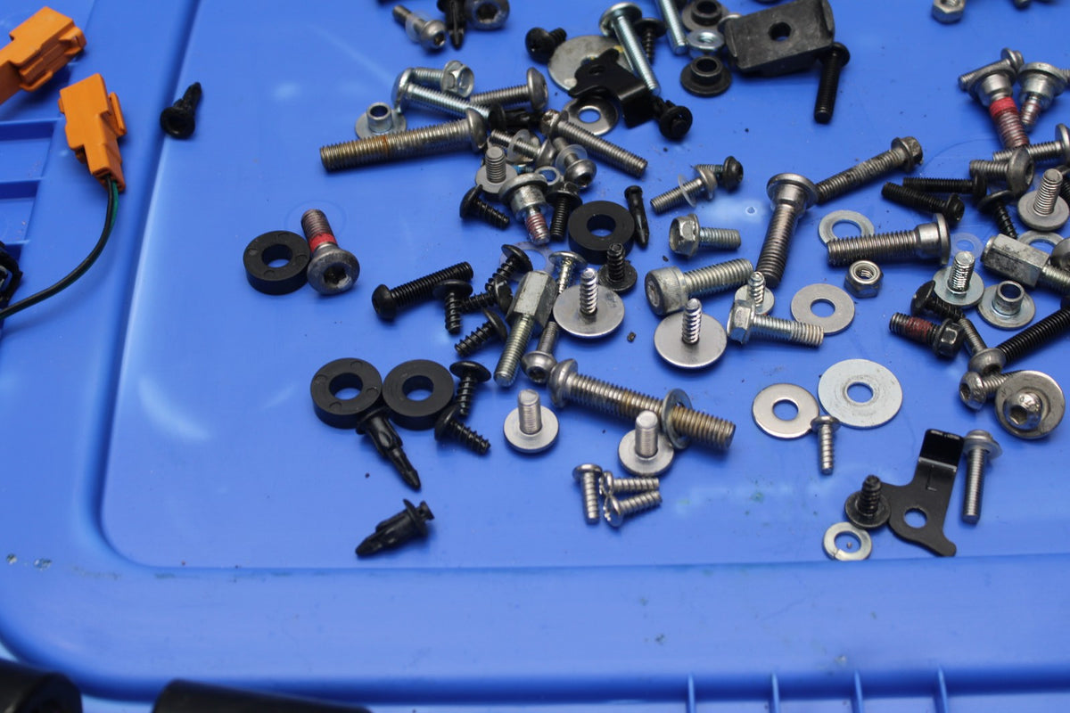 24-25 KAWASAKI NINJA ZX4R BOLTS HARDWARE MOTOR SCREWS BB827